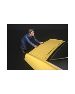 American Diorama Mechanic Darwin 1/24 Scale Figurine - Pushing Car