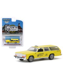 Greenlight 1988 Ford LTD Crown Victoria Wagon Taxicab - Yellow Cab of Coronado - 1/64 Scale Diecast Model