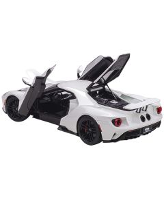 Autoart 2017 Ford GT - Frozen White 1/18 Scale Model Car: Experience Automotive Excellence