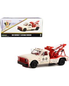 Greenlight 1967 Chevy C-30 Dually Wrecker - Indianapolis 500 Official Truck - 1/18 Scale Diecast