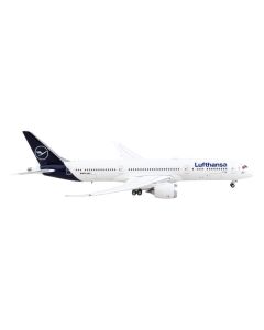 GeminiJets Lufthansa Boeing 787-9 (D-ABPA) 1/400 Scale Diecast Model Airplane - Flaps Down
